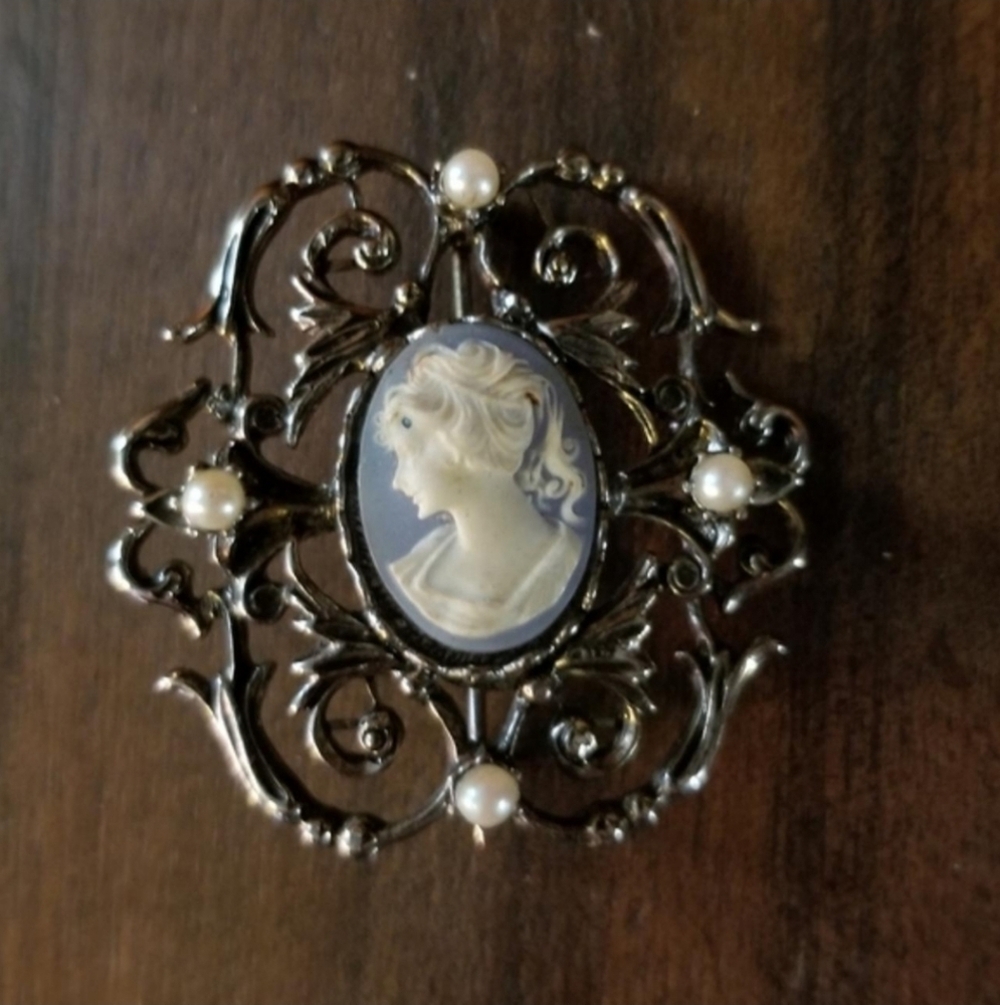Vintage Silver Tone And Light Blue Cameo Brooche - Picture 1 of 3